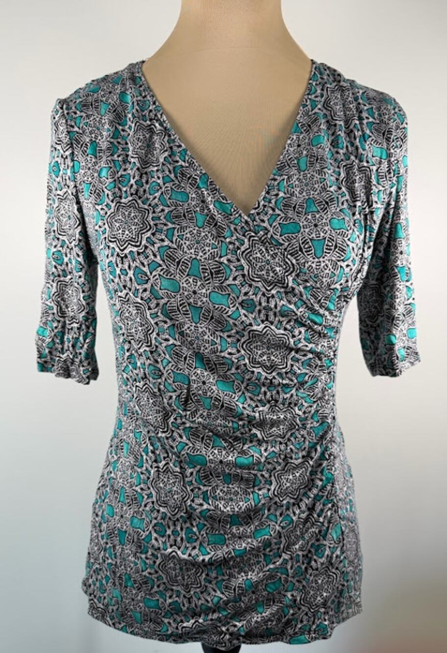 Dana Buchman Womens Faux Wrap Top M Teal Black White Medallion Print Ruched